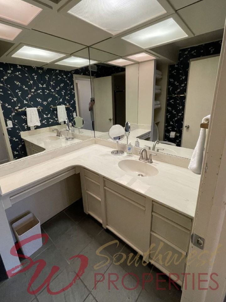 1930 Crestridge St - Photo 6 of 29