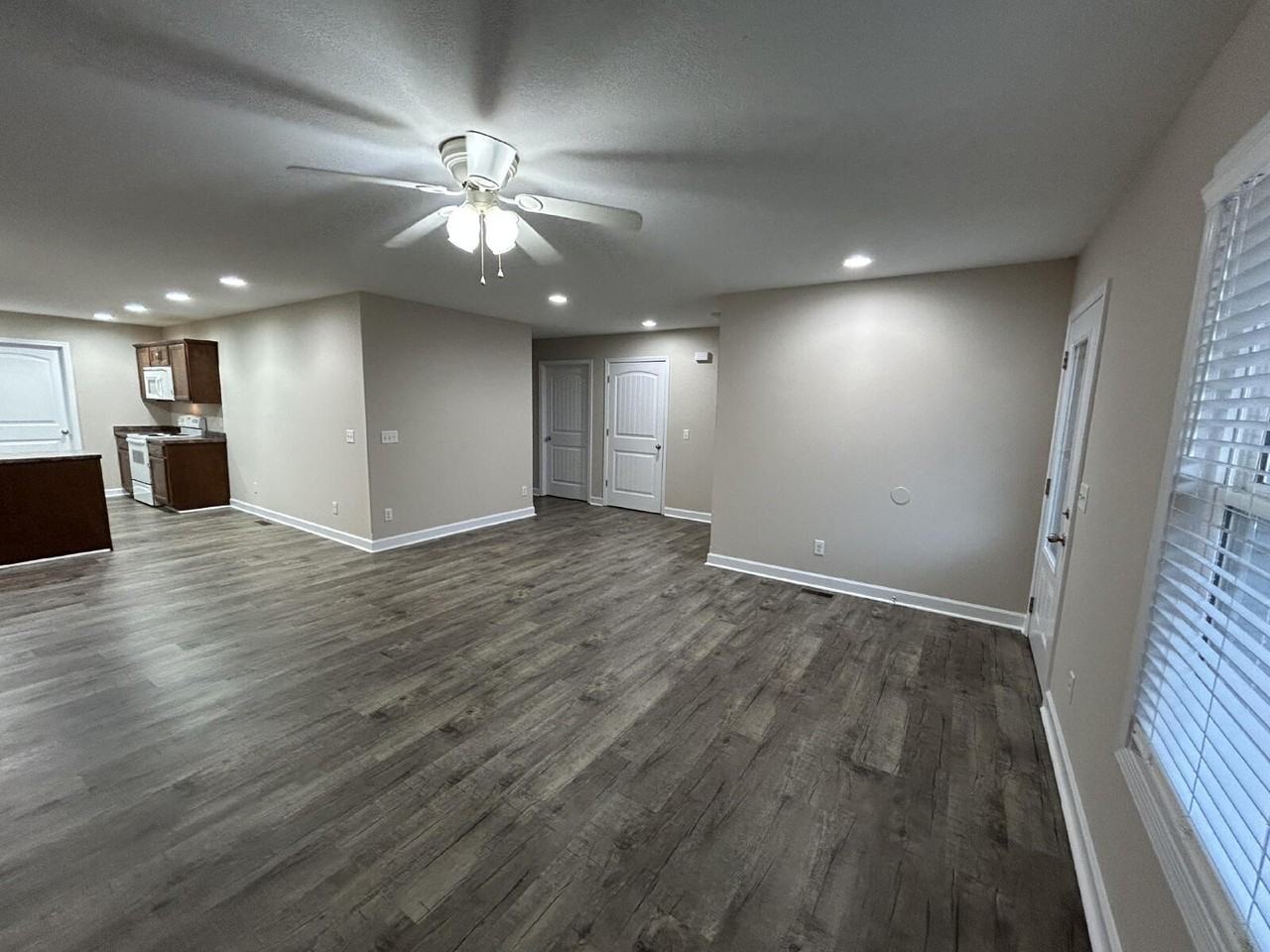 146 Harp Ave #B - Photo 4 of 19