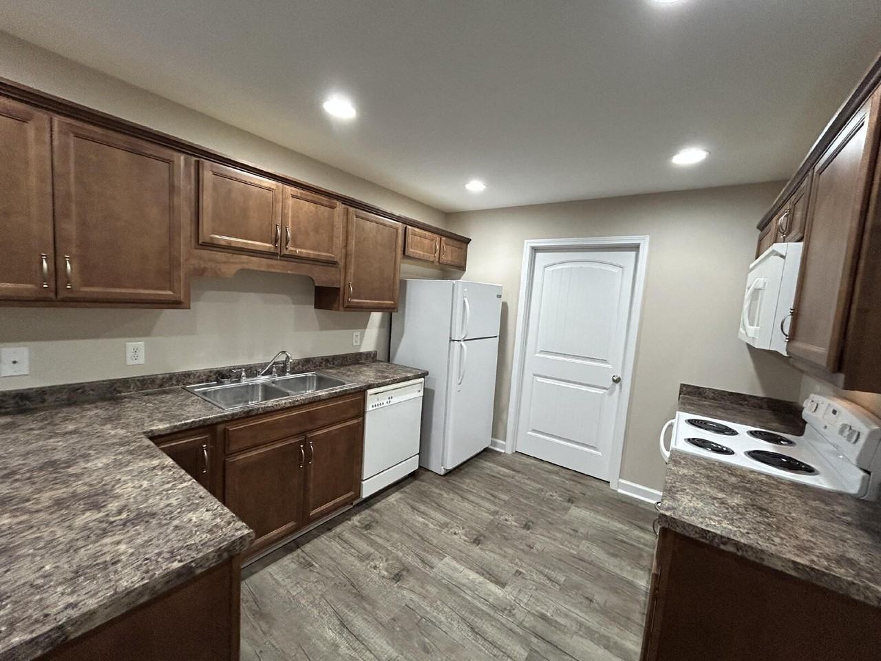 146 Harp Ave #B - Photo 6 of 19
