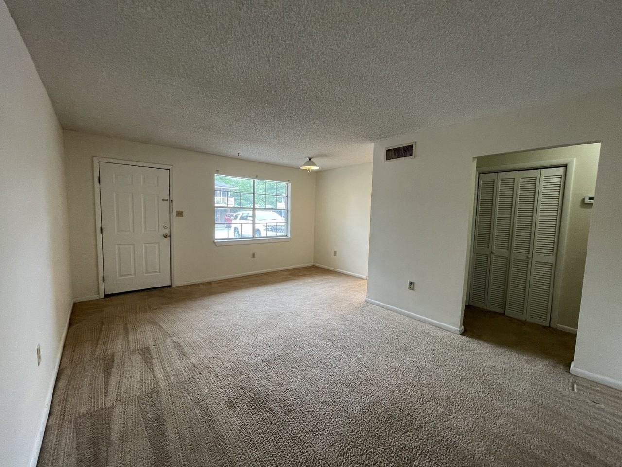 215 Darsey Rd - Photo 3 of 8