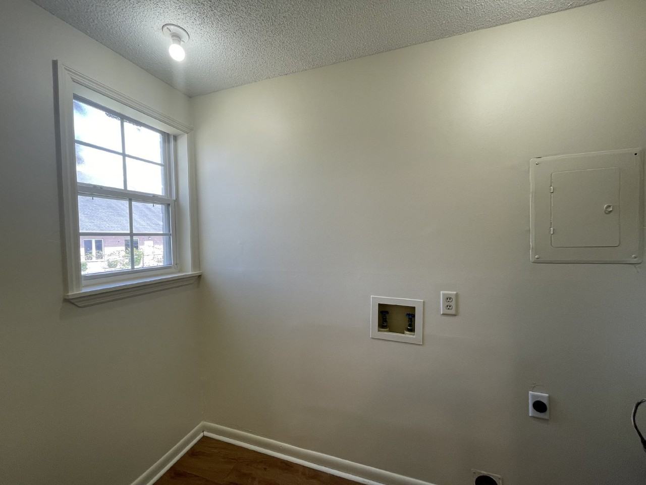 303A Pleasant St - Photo 4 of 7