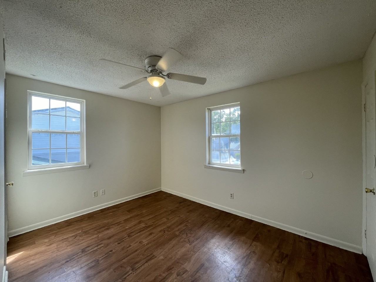 303A Pleasant St - Photo 5 of 7