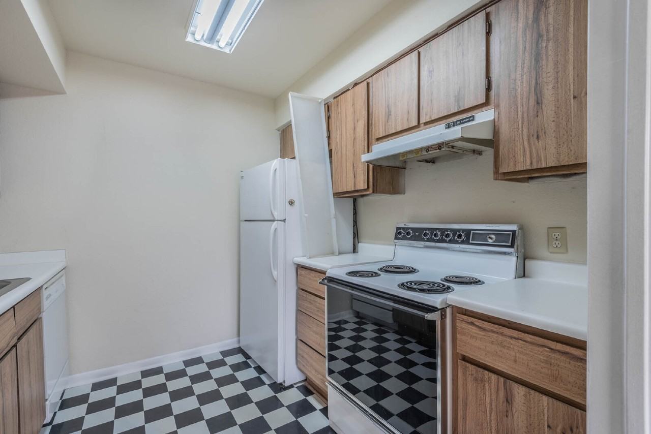 16111 Aspenglen Dr - Photo 6 of 17