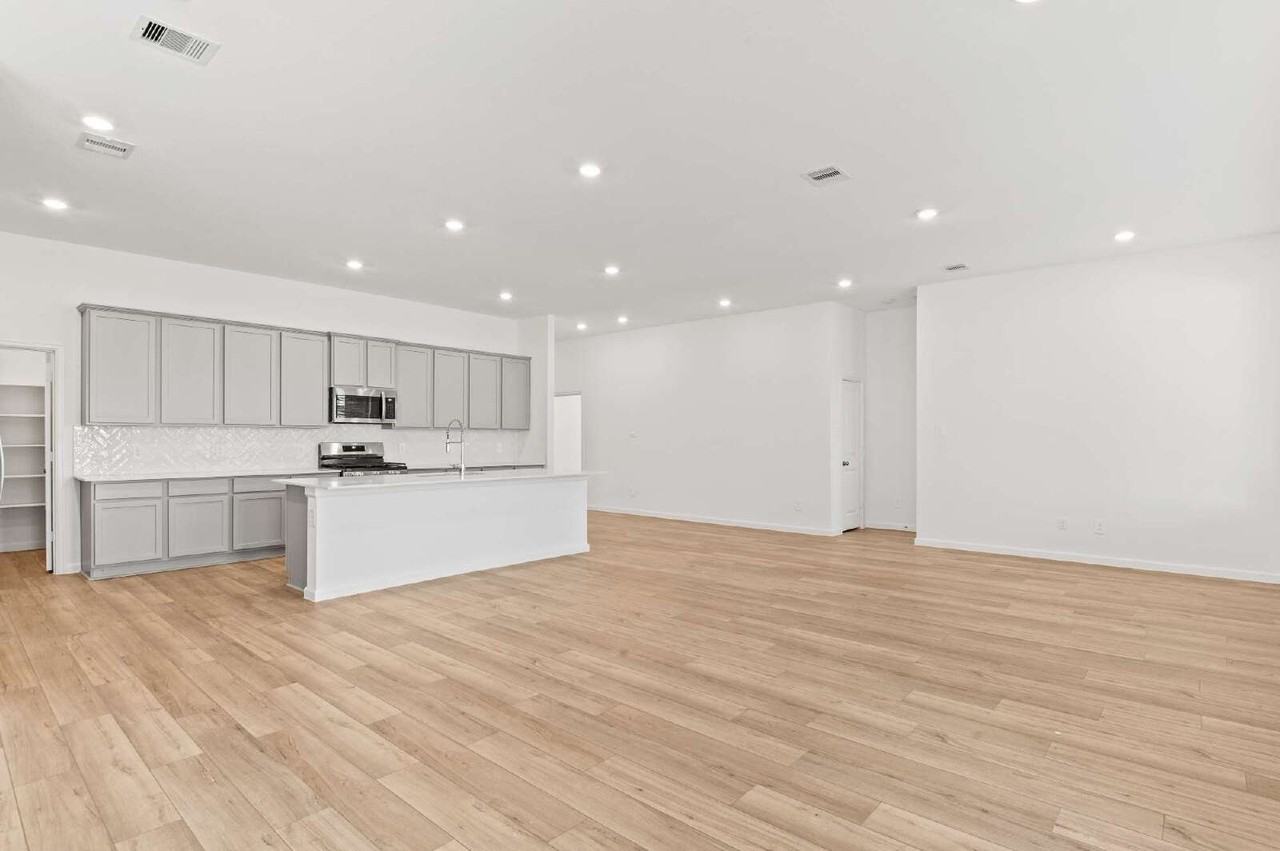 18211 Saffron Sun St - Photo 5 of 28