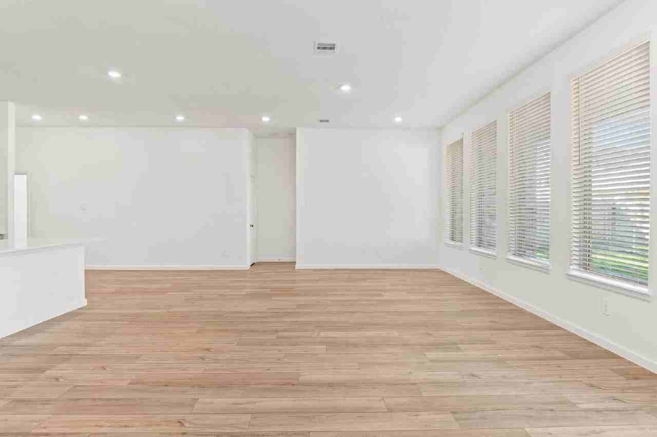 18211 Saffron Sun St - Photo 6 of 28