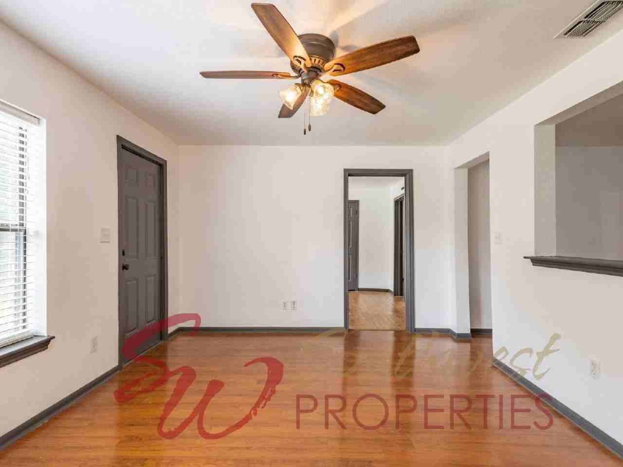 743 W Park St - Photo 2 of 8