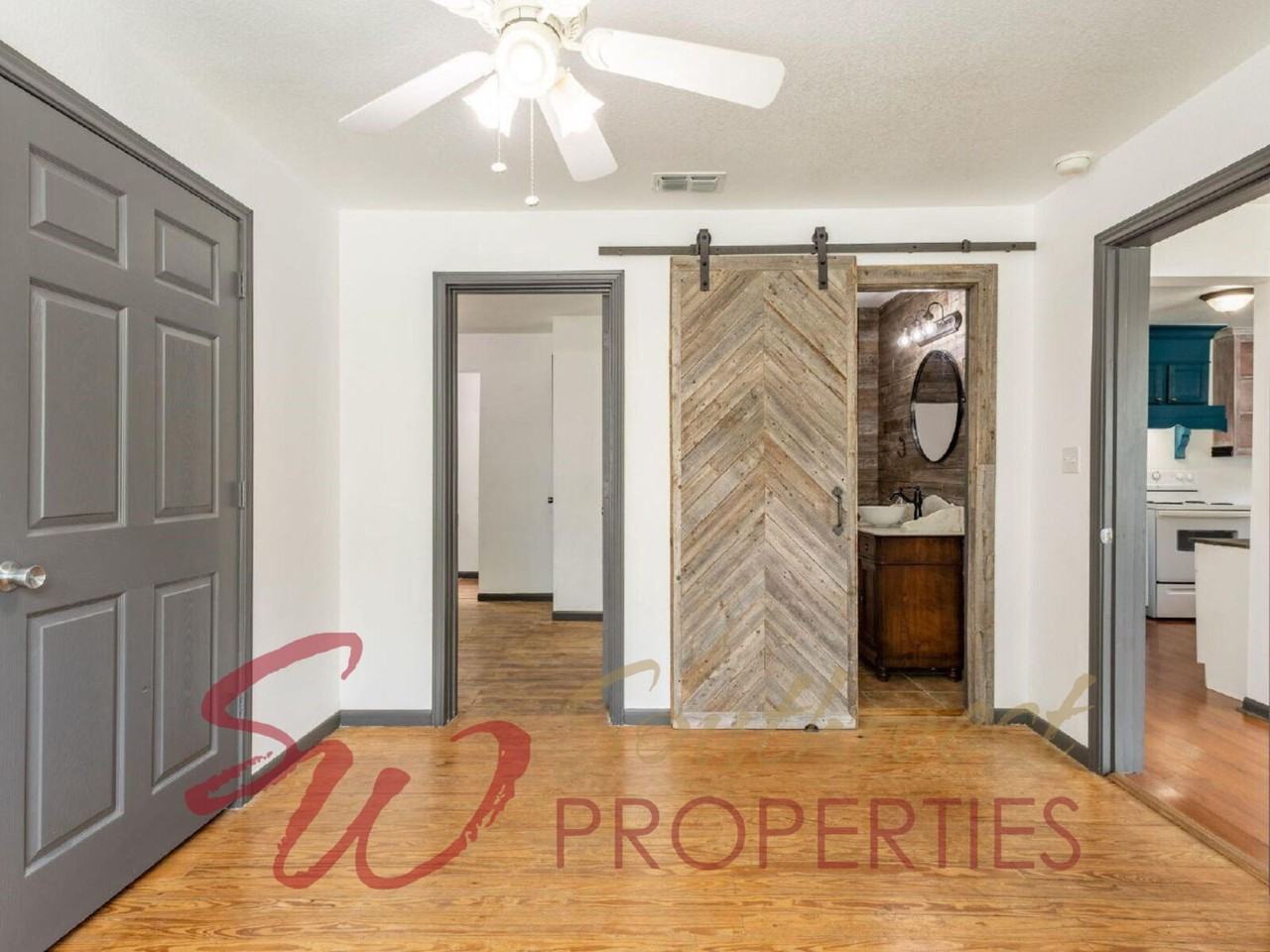 743 W Park St - Photo 3 of 8