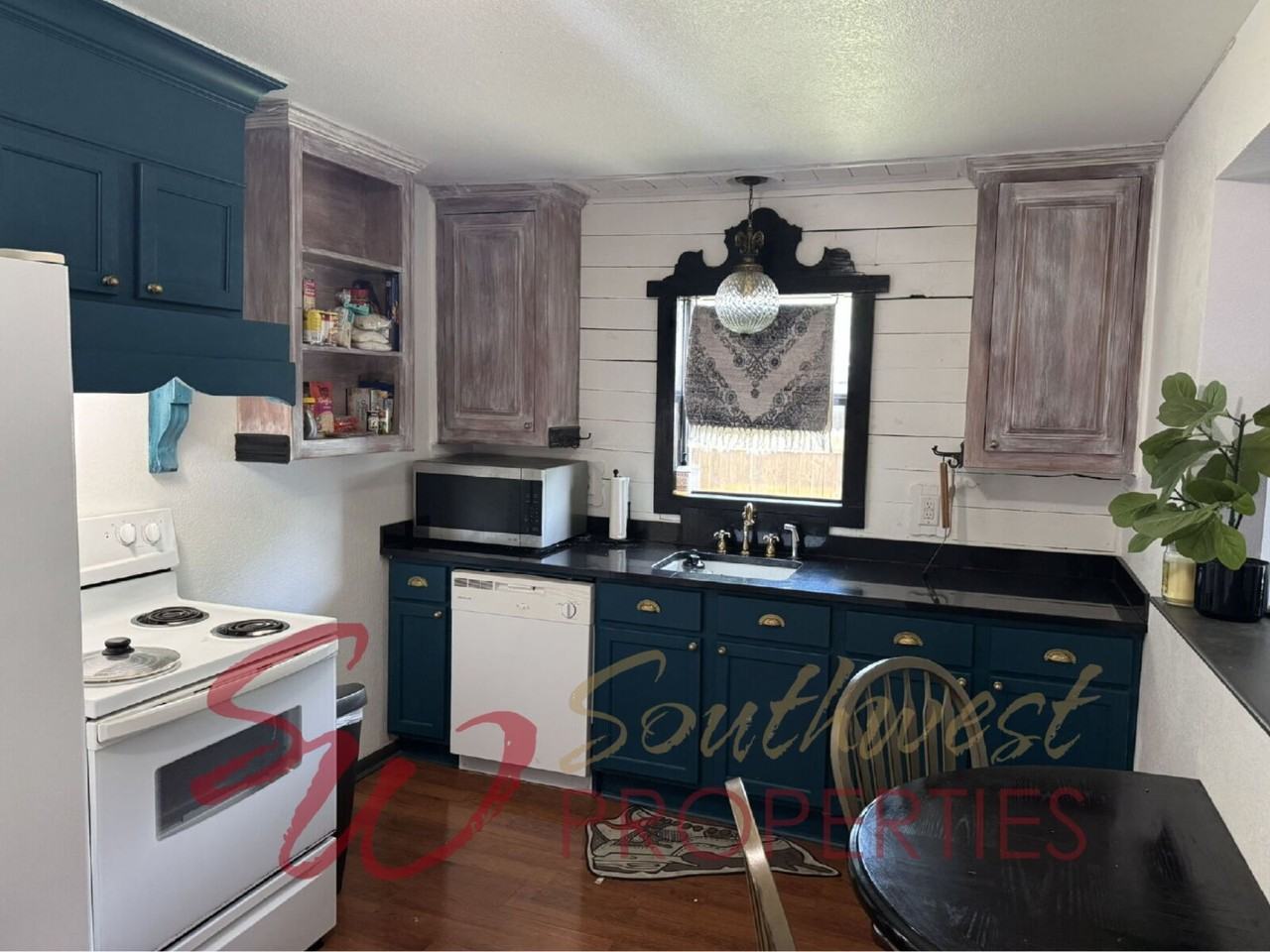 743 W Park St - Photo 4 of 8