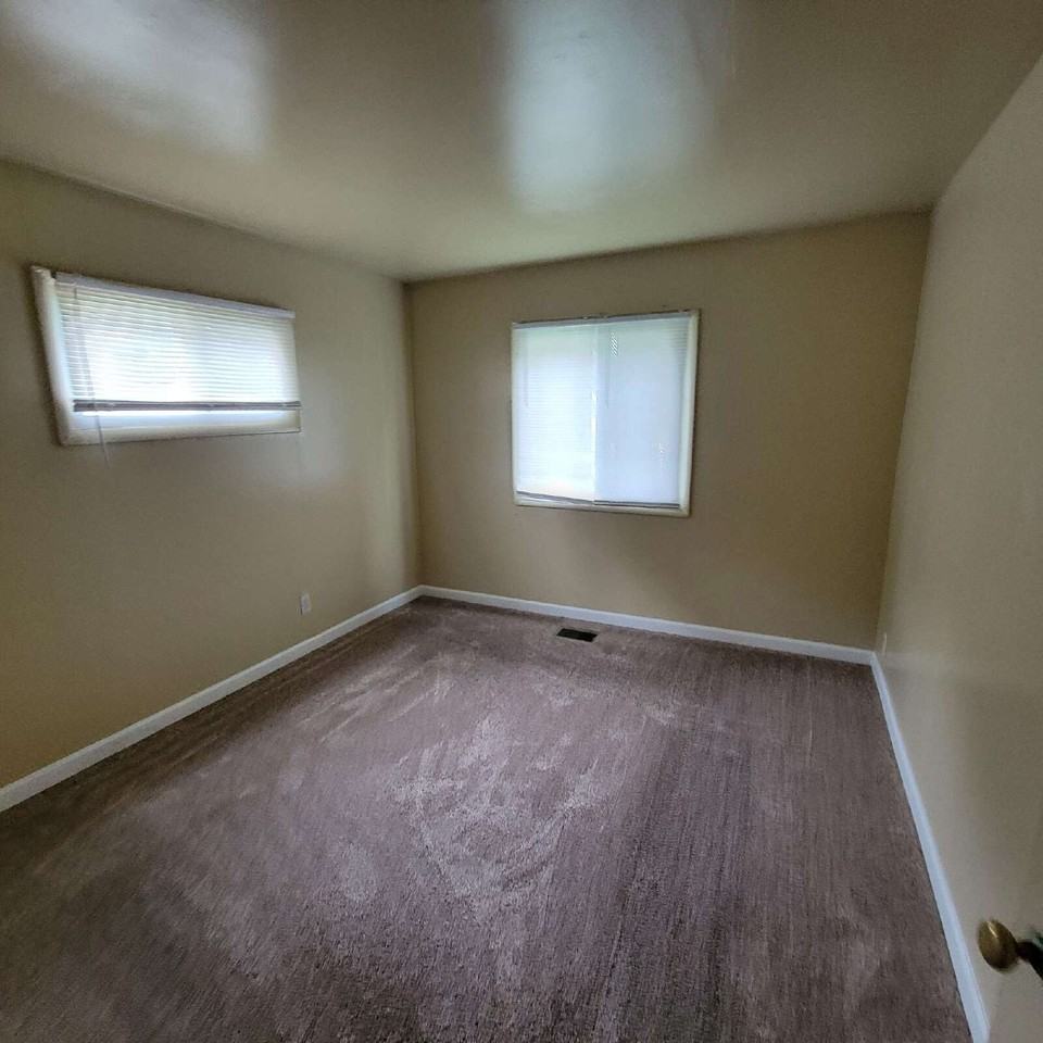 3515 Hillside Ave - Photo 4 of 8