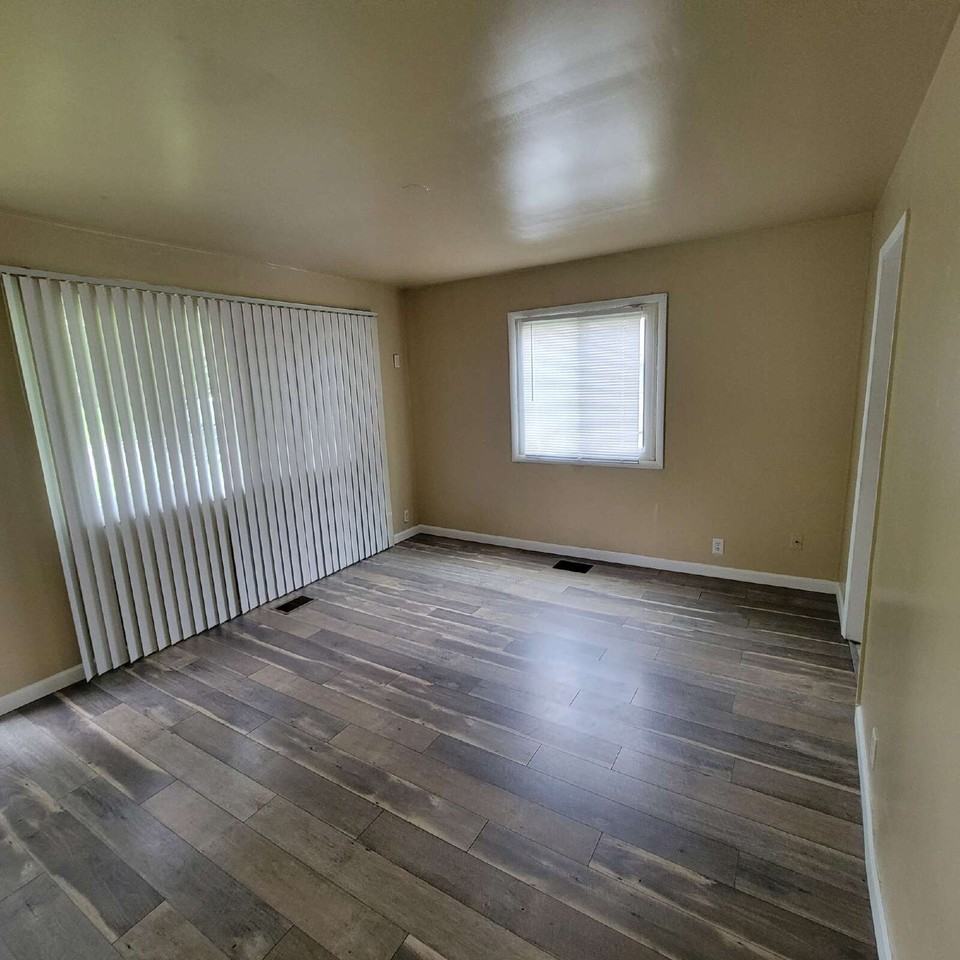 3515 Hillside Ave - Photo 5 of 8