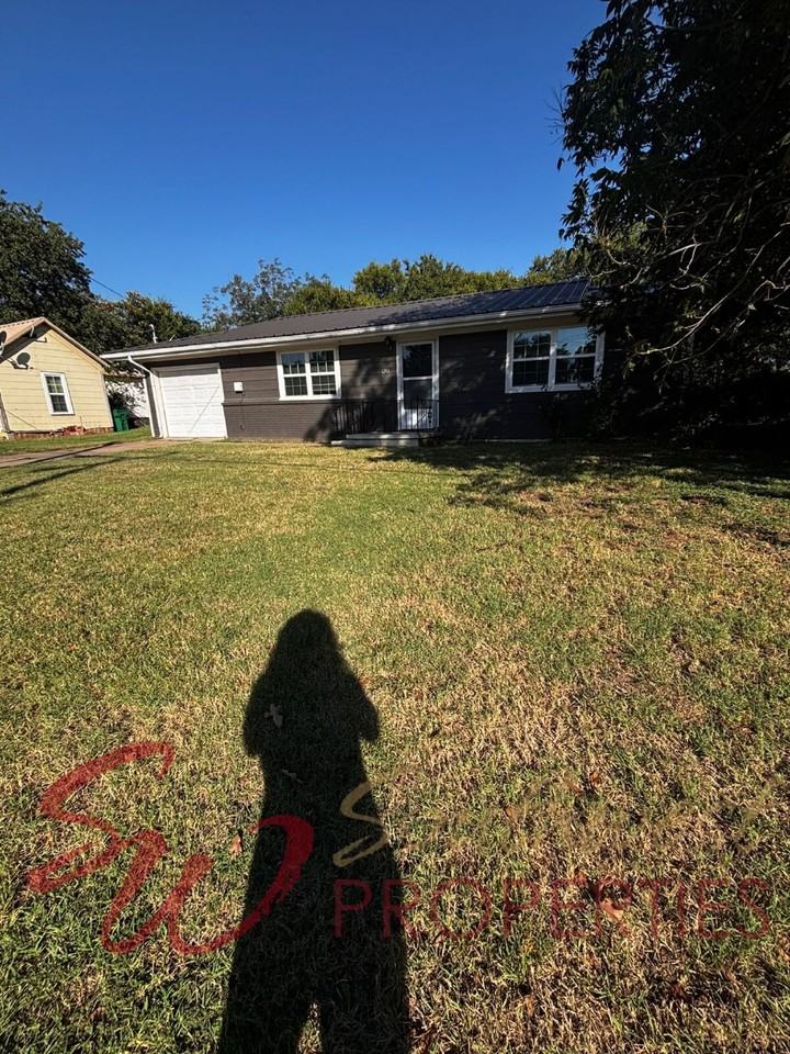 1201 W Long St - Photo 2 of 24