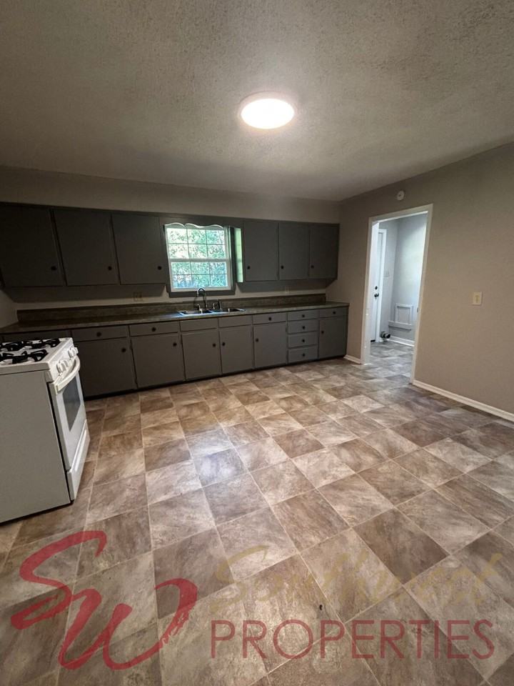 1201 W Long St - Photo 5 of 24