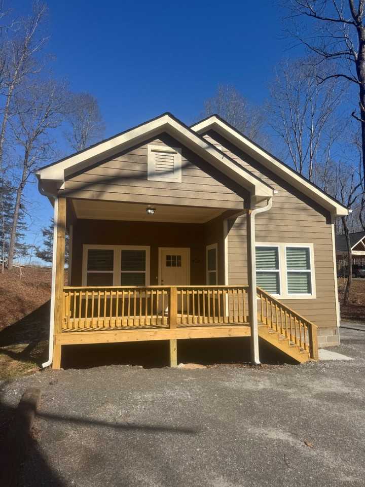 3829 Honeysuckle Rd - Photo 3 of 14