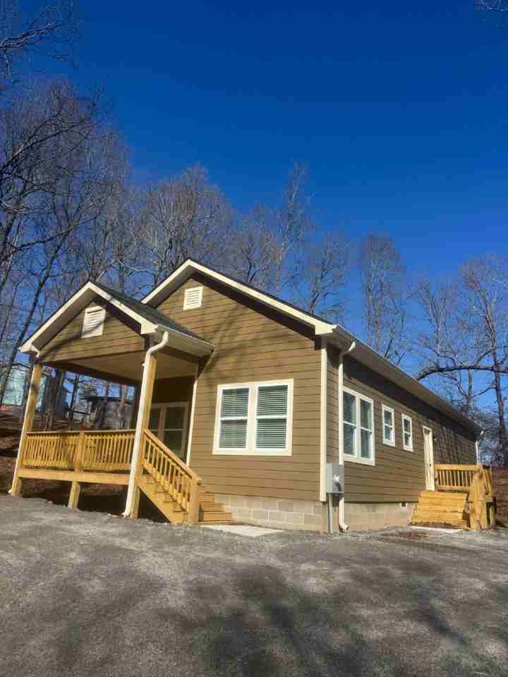 3829 Honeysuckle Rd - Photo 4 of 14