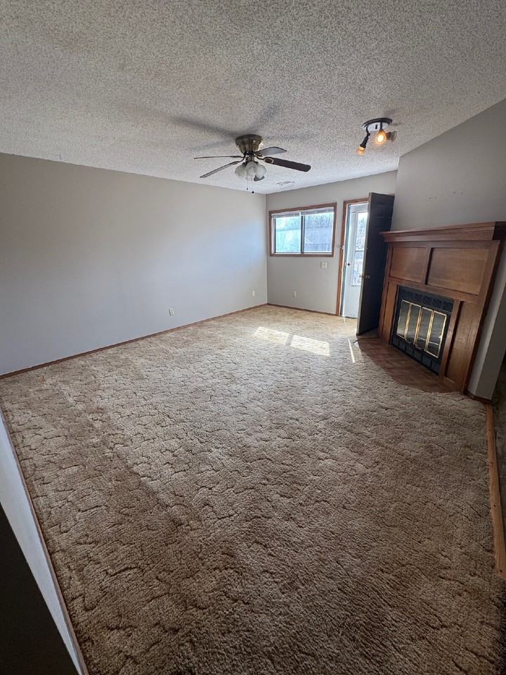 206 N Osage Rd - Photo 2 of 10