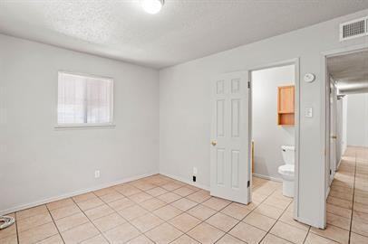 4908 Royal Dr - Photo 4 of 33