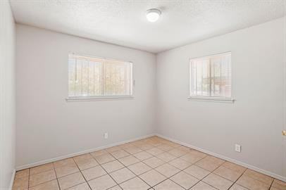 4908 Royal Dr - Photo 5 of 33