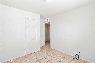 4908 Royal Dr - Photo 6 of 33