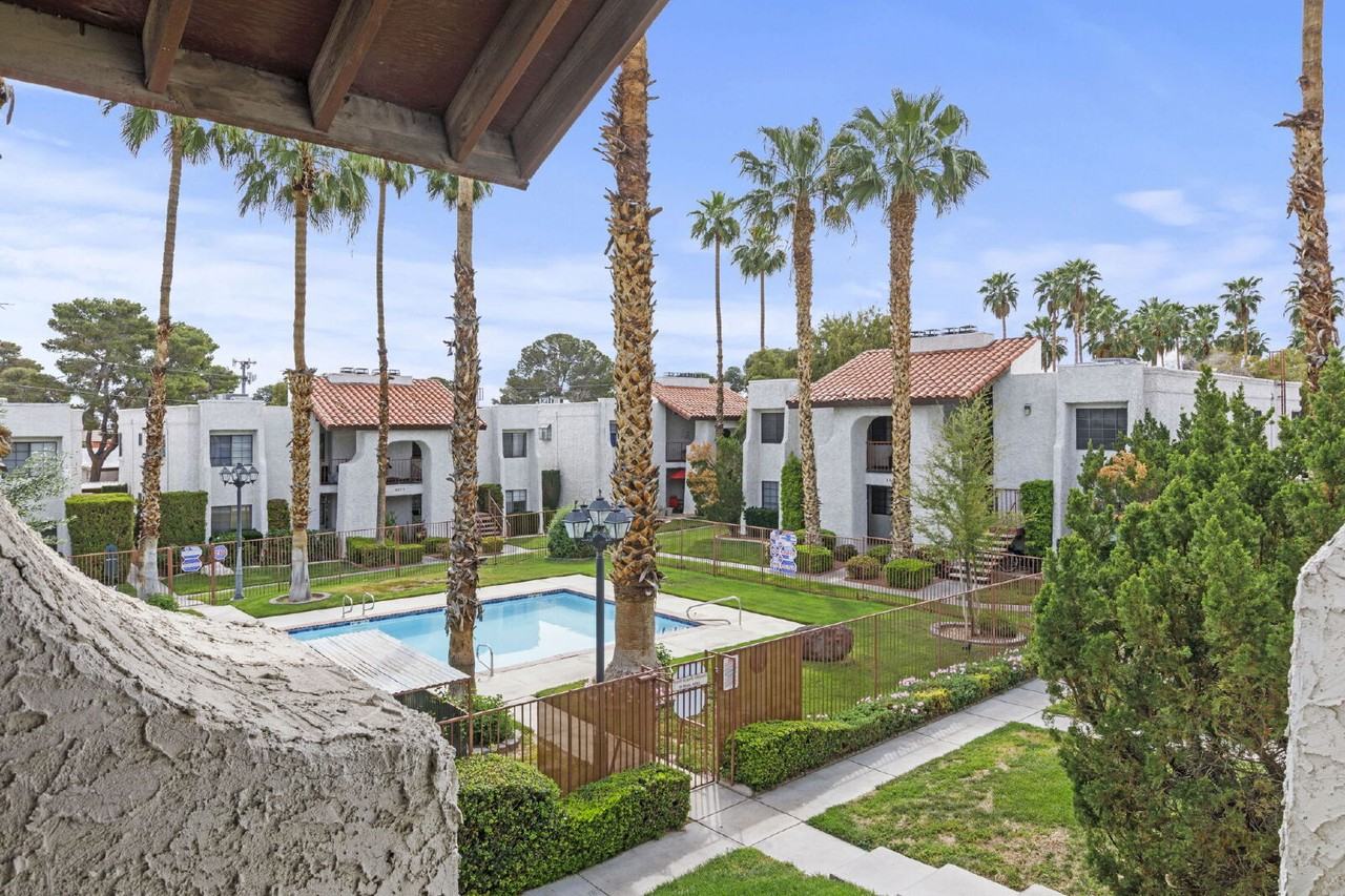 5105 Eldora Ave Apt 4 - Photo 3 of 40