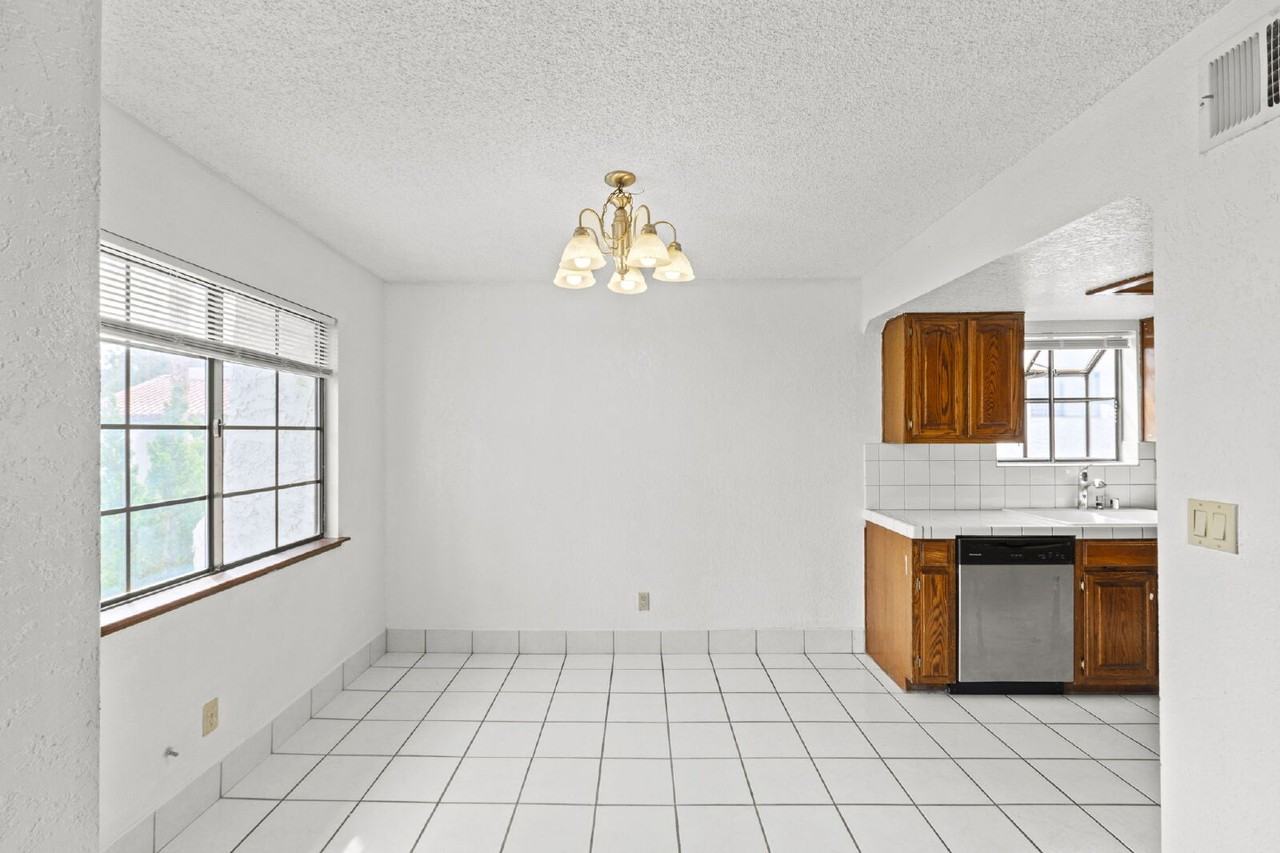 5105 Eldora Ave Apt 4 - Photo 4 of 40