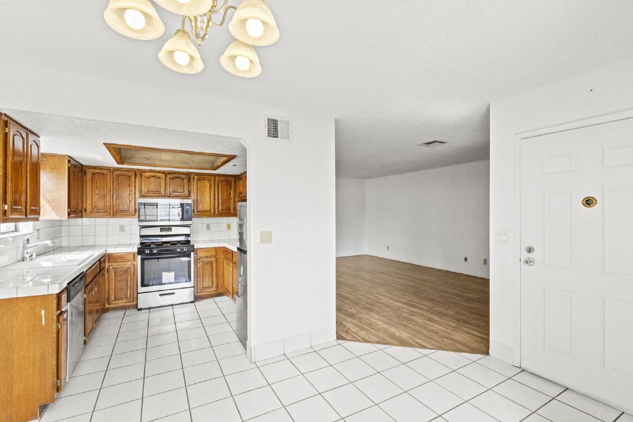 5105 Eldora Ave Apt 4 - Photo 7 of 40