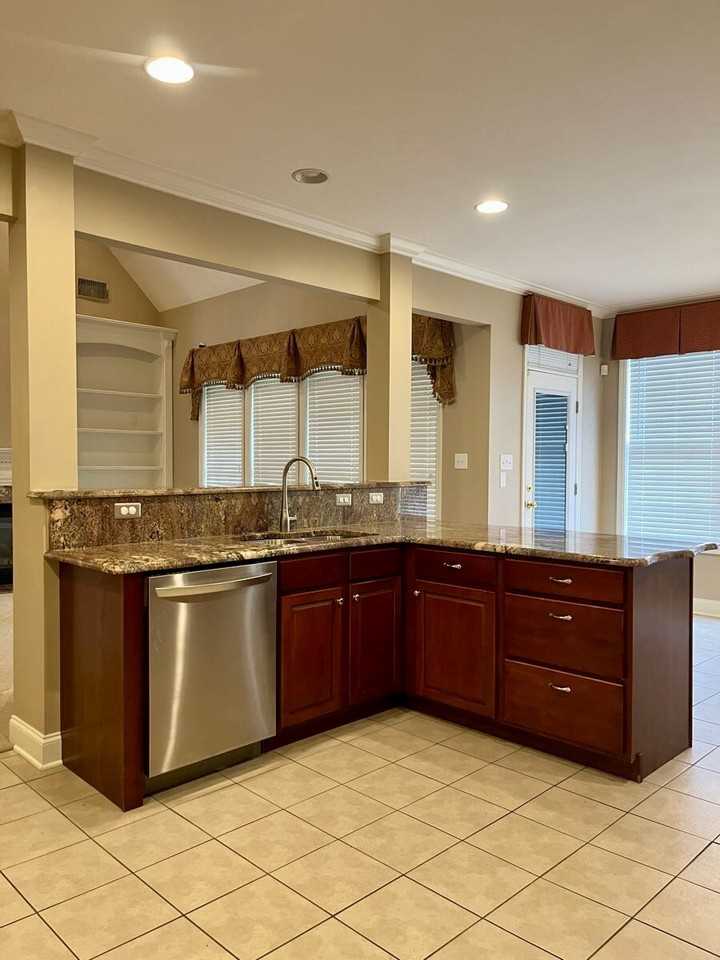 4601 Ivy Rose Dr - Photo 7 of 49