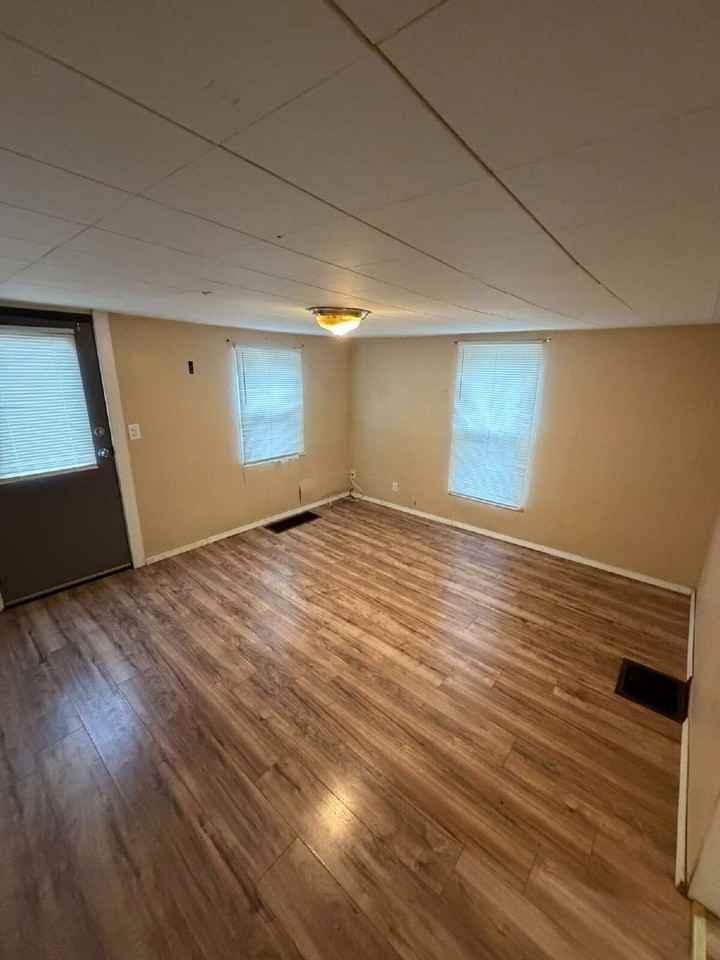 12 Hutchins St - Photo 2 of 6