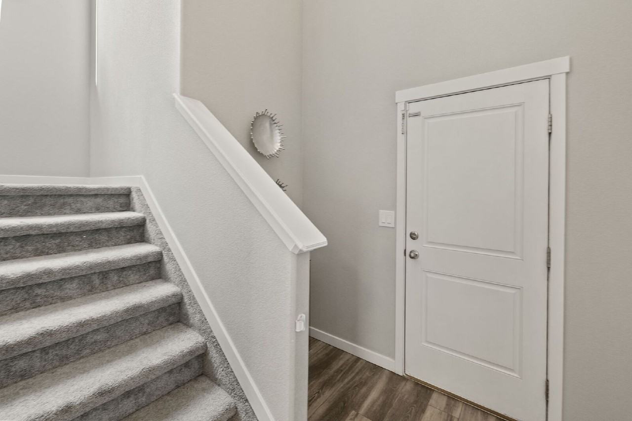 10503 Kalama Dr - Photo 2 of 34