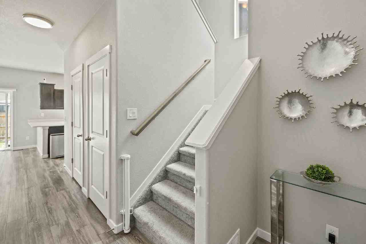 10503 Kalama Dr - Photo 3 of 34