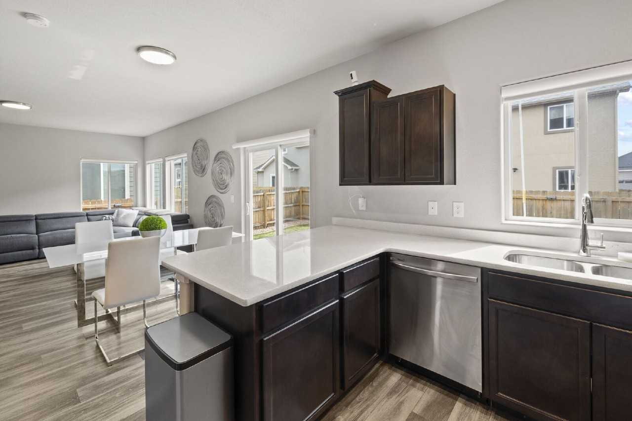 10503 Kalama Dr - Photo 7 of 34