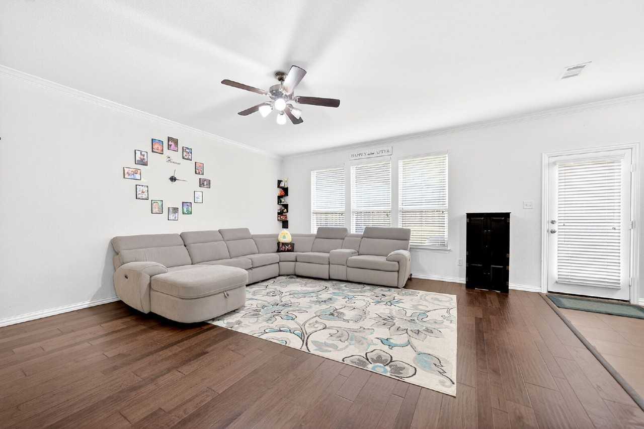 4104 Nia Dr - Photo 3 of 27