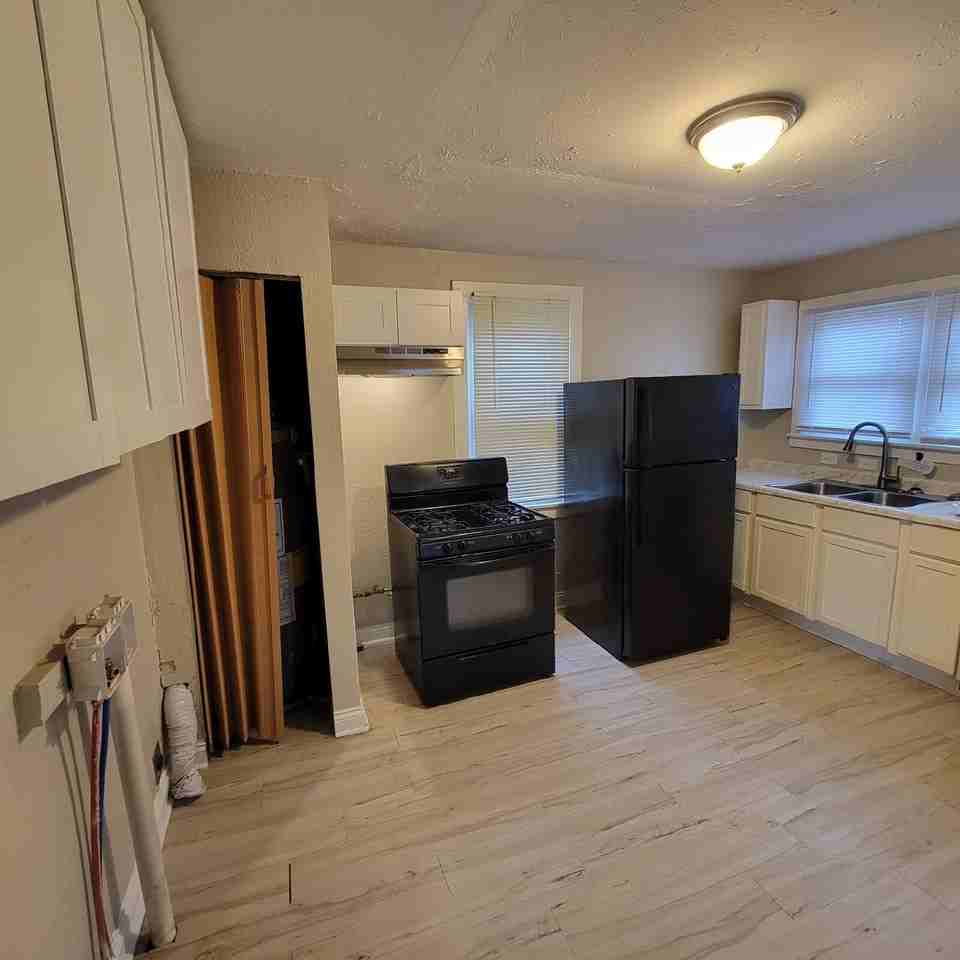 2209 N Arsenal Ave - Photo 5 of 10