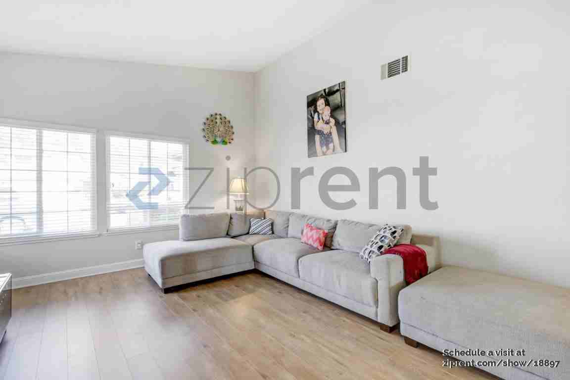 4533 Silvercrest Way - Photo 5 of 23