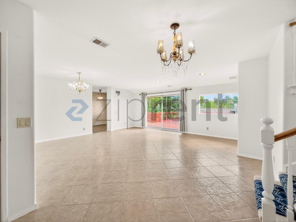 9534 Swinton Ave - Photo 4 of 36