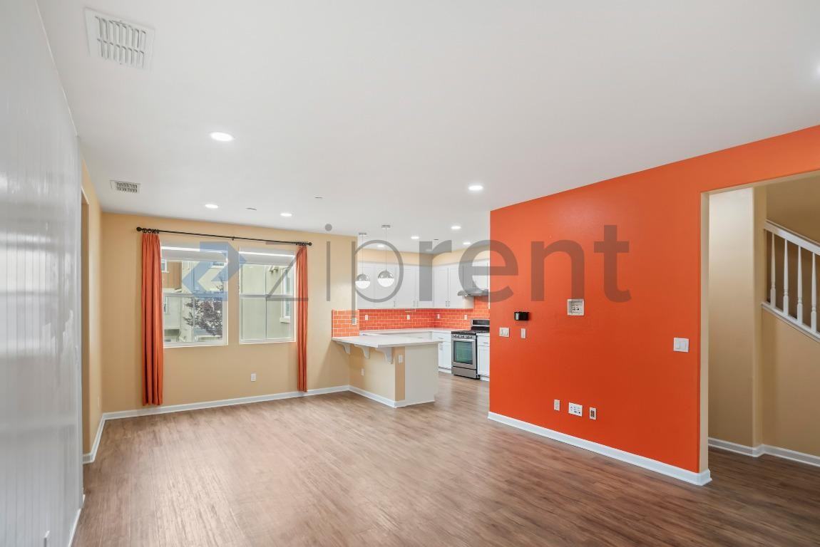 1210 Coyote Creek Way - Photo 7 of 31