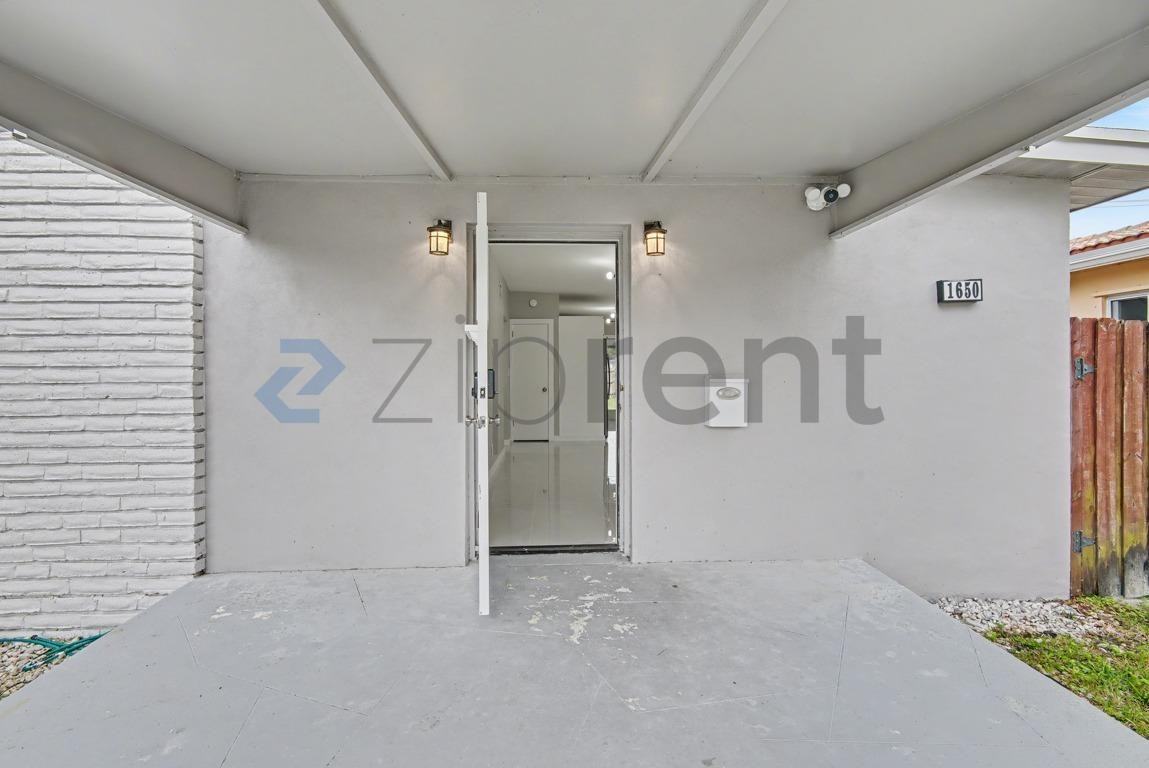 1650 Jackson St - Photo 4 of 21