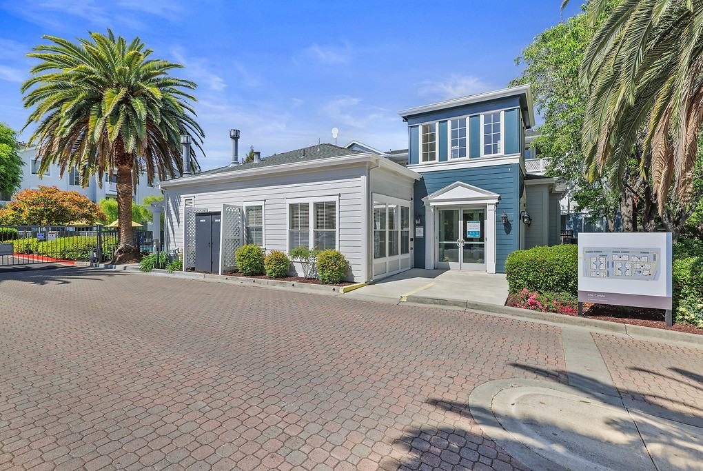 The Carlyle - Photo 5 of 34