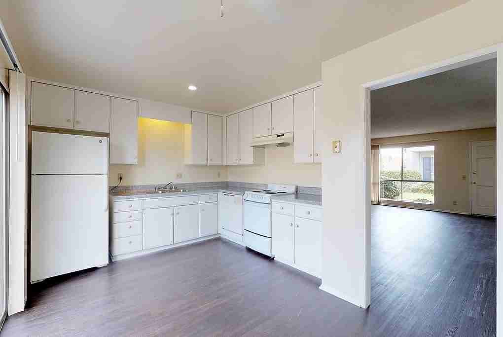 Valley Park - Photo 7 of 42