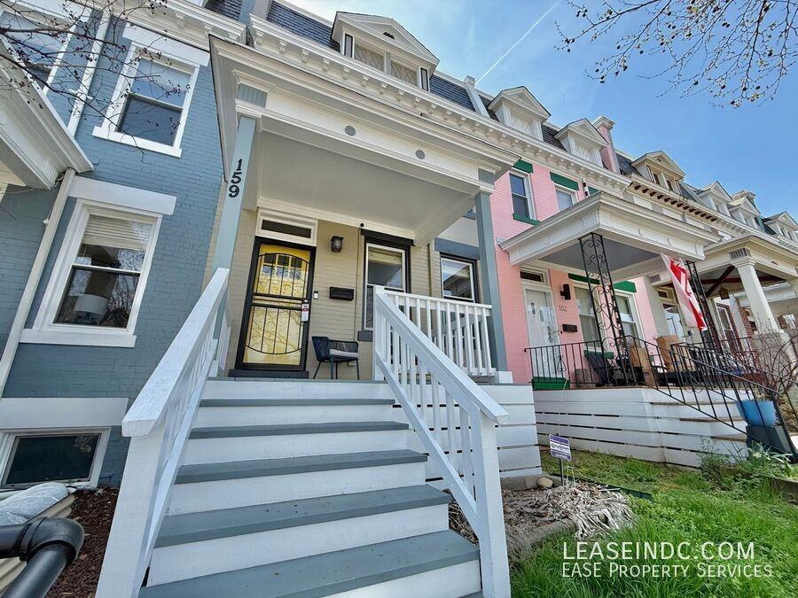 159 V St Ne - Photo 2 of 33