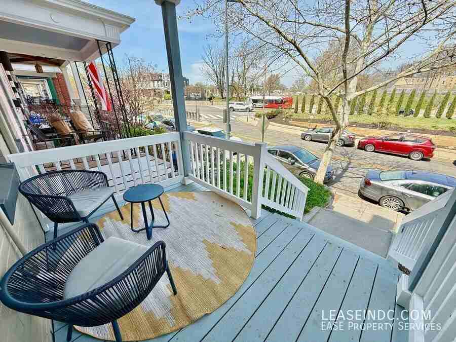 159 V St Ne - Photo 3 of 33