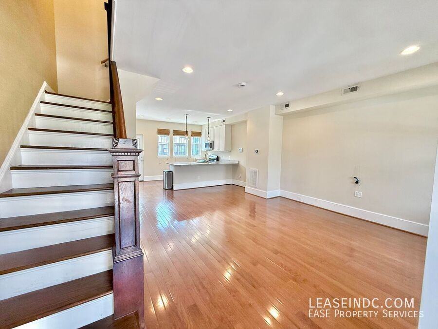 159 V St Ne - Photo 4 of 33