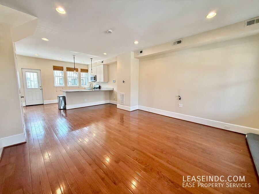 159 V St Ne - Photo 5 of 33