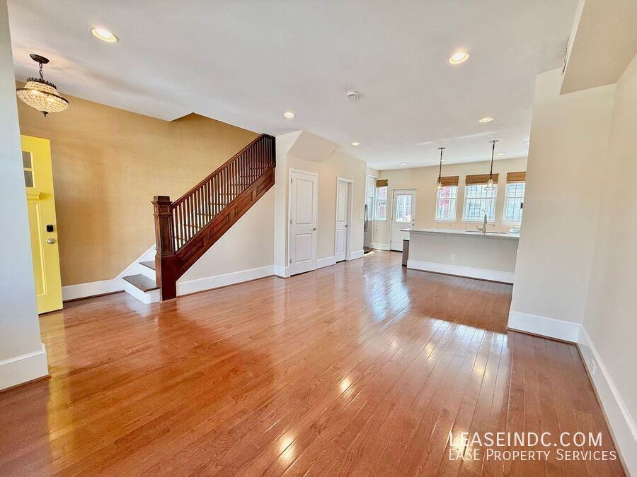 159 V St Ne - Photo 6 of 33