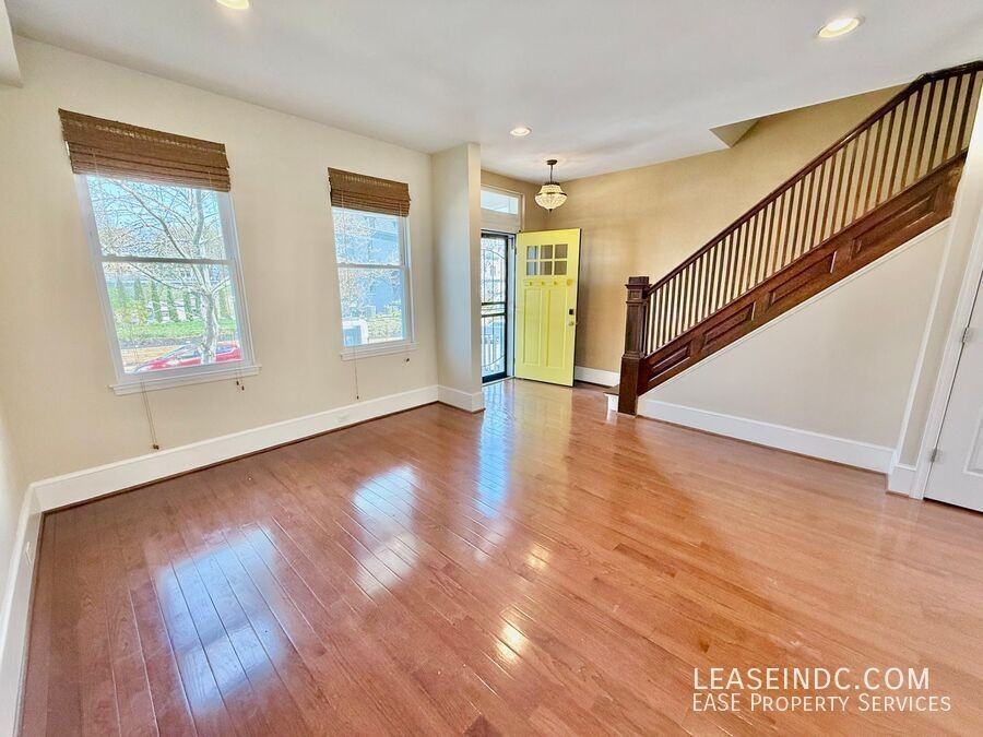 159 V St Ne - Photo 7 of 33