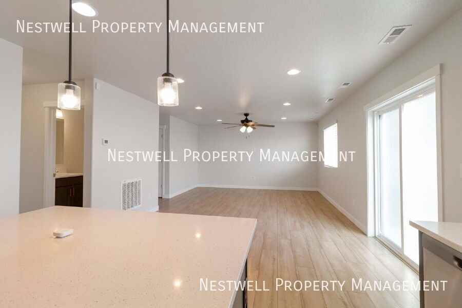 2911 W 3970 S - Photo 7 of 31