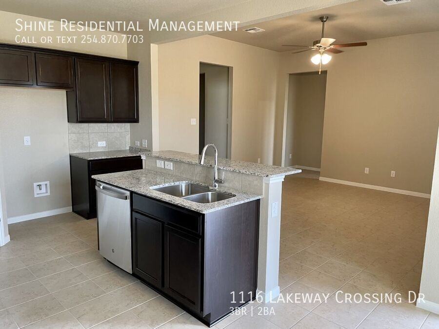 1116 Lakeway Crossing Dr - Photo 3 of 8