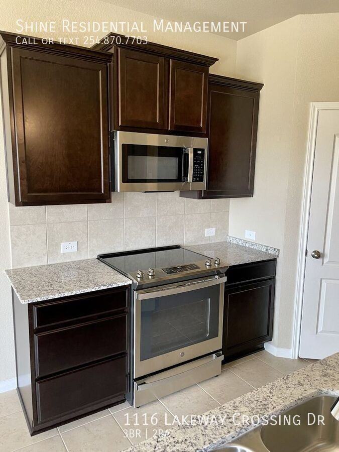 1116 Lakeway Crossing Dr - Photo 5 of 8