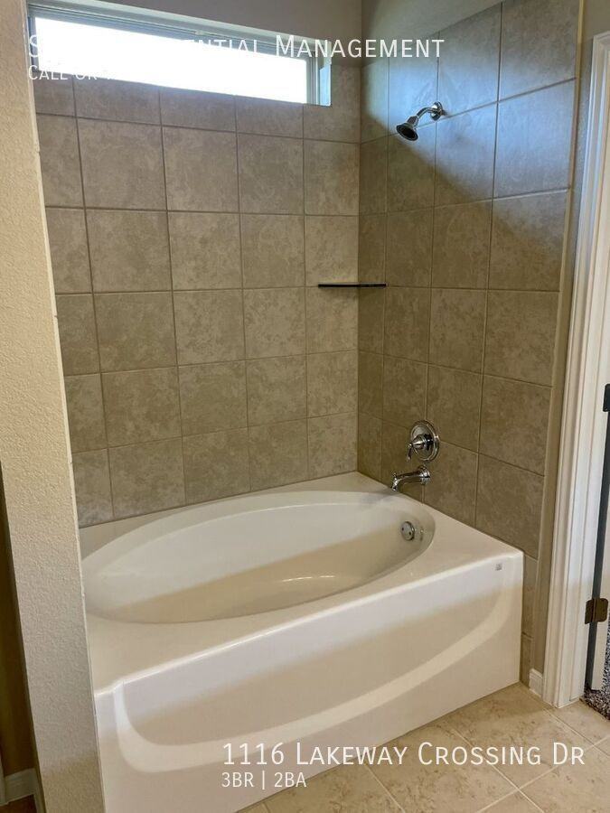 1116 Lakeway Crossing Dr - Photo 7 of 8