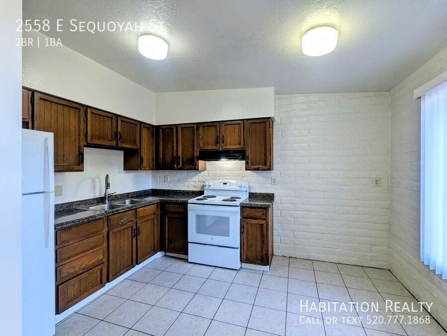 2558 E Sequoyah St - Photo 2 of 18