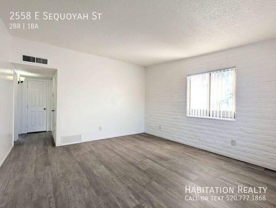 2558 E Sequoyah St - Photo 4 of 18